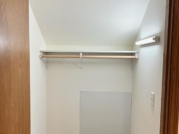 5th image of 231 Railroad St #112