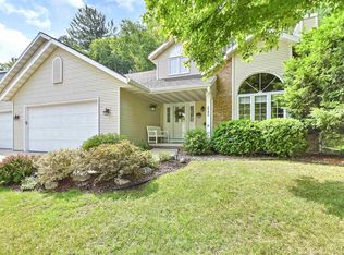 2740 S Falcon Hill Way, Green Bay, WI 54302