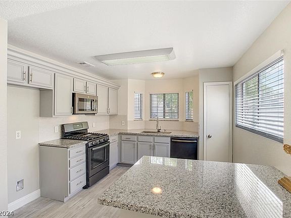 4th image of 2729 Cathedral Ln