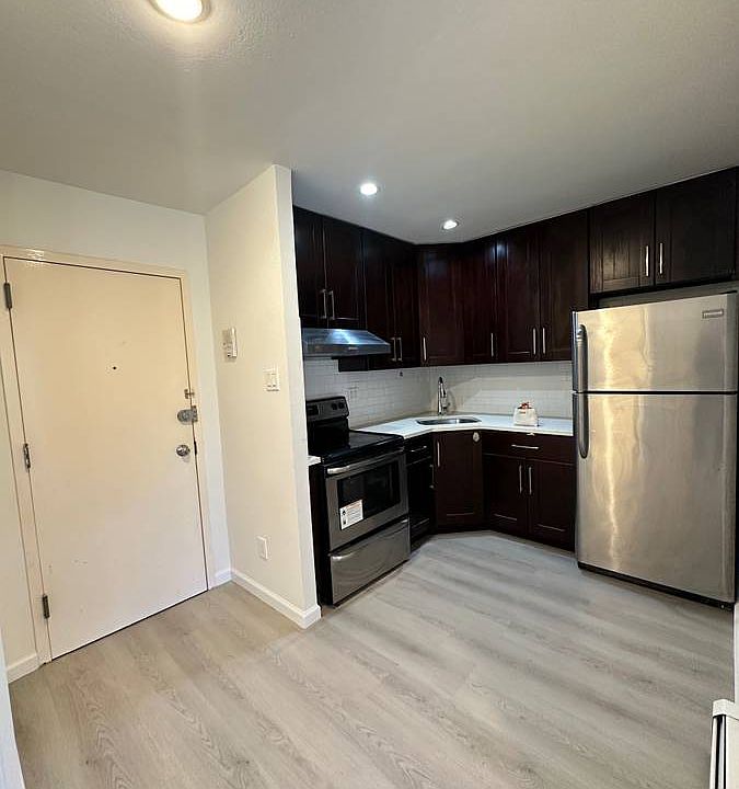 2nd image of 2596 Steinway St APT 3R