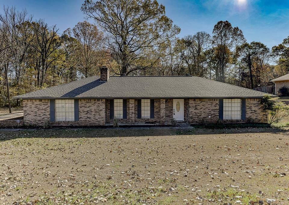 1st image of 409 Lakeside Dr