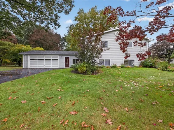 542 Wahlmont Dr, Webster, NY 14580