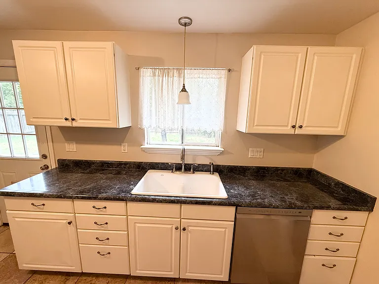 3209 Sharon Ave — Photo 9