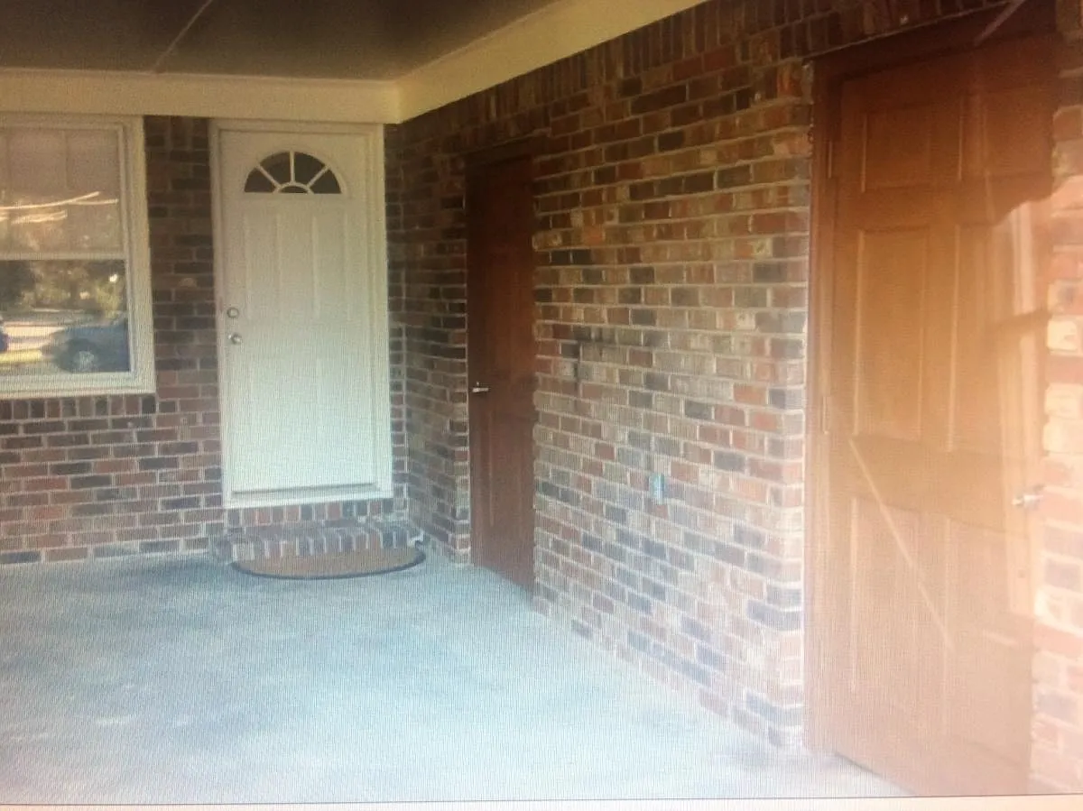 2 bed, 1.5 bath, 1203 sqft, $1,600 — Photo 3