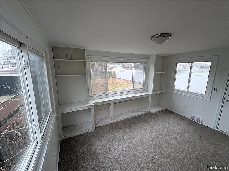 1079 Emmons Blvd — Photo 18