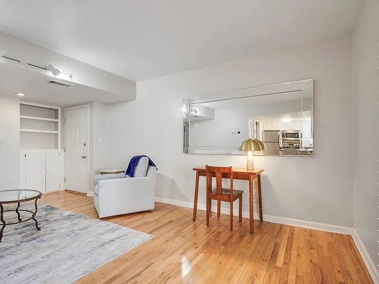 517 E Jefferson St #45 — Photo 12