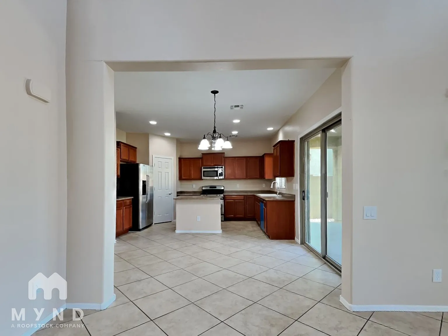 3 bed, 2.5 bath, 2092 sqft, $2,269 — Photo 4