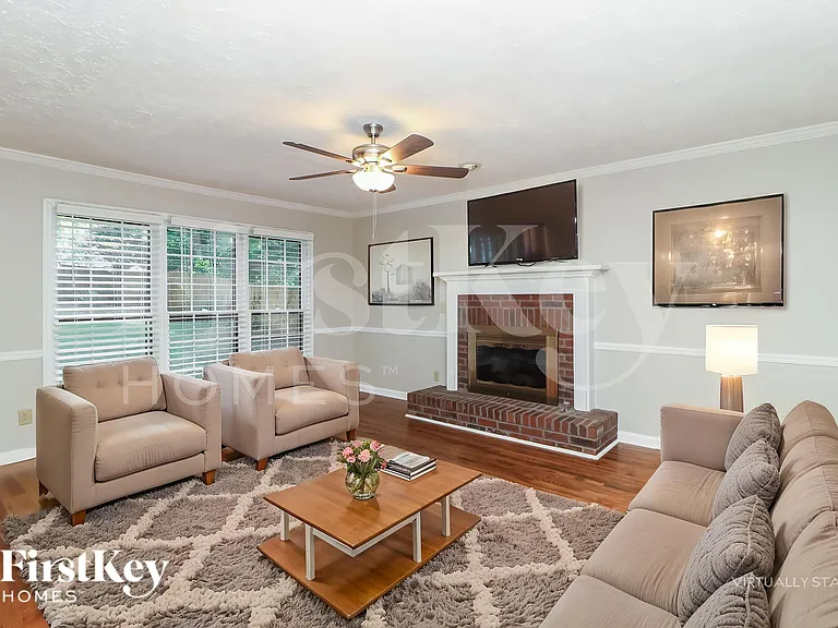 205 Timber Oak Cv — Photo 4