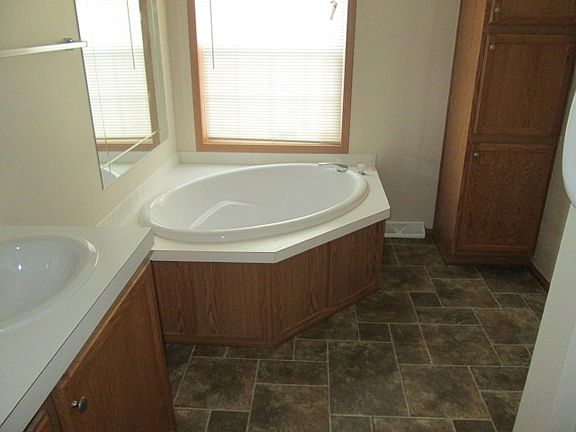 3rd image of 186 Newcastle Ln