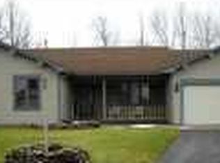 79 Twin Oak Dr, Gates, NY 14606