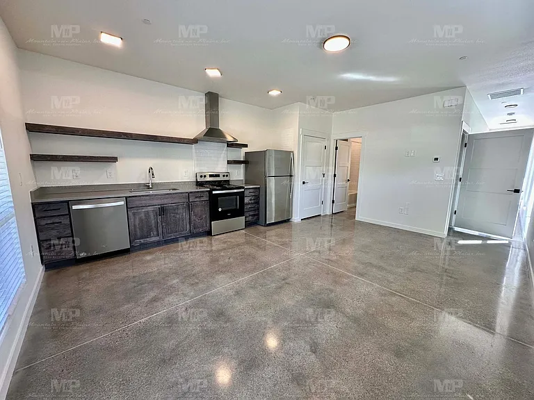 301 Parker St #B — Photo 2
