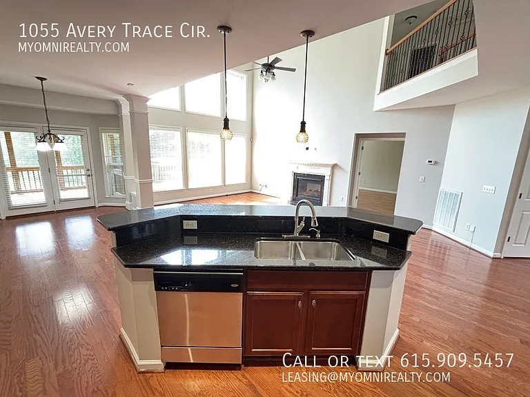 1055 Avery Trace Cir — Photo 9