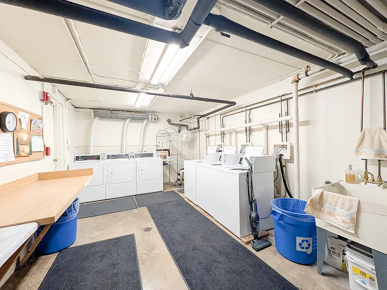 483 N Larch Ave #204W — Photo 11
