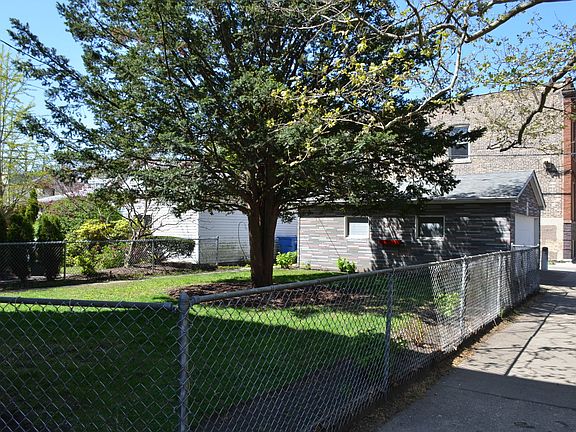 3rd image of 4856 N Hoyne Ave