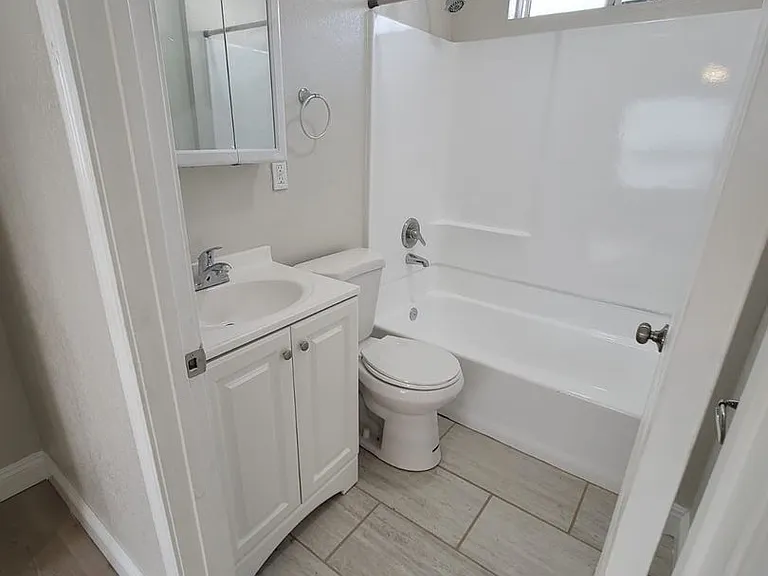 4422 1/2 Stanford Ave — Photo 7