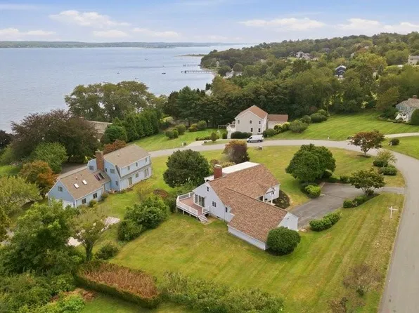 139 Lambie Cir, Portsmouth, RI 02871