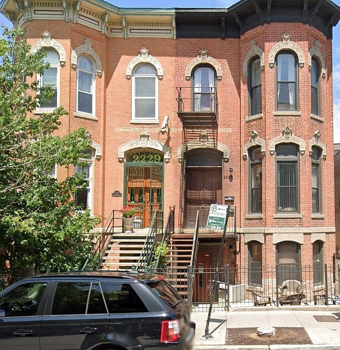 1st image of 2225 N Lincoln Ave #1