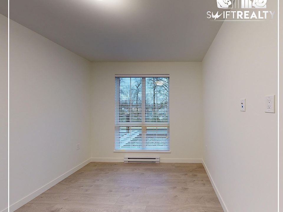 05_D501-8327-201St_spacious_balcony_10092024