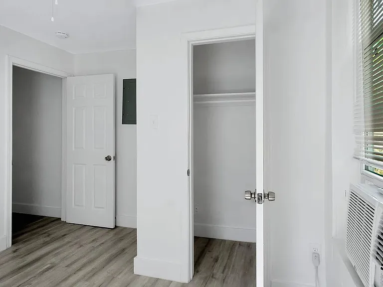 2737 Stuart Dr — Photo 18