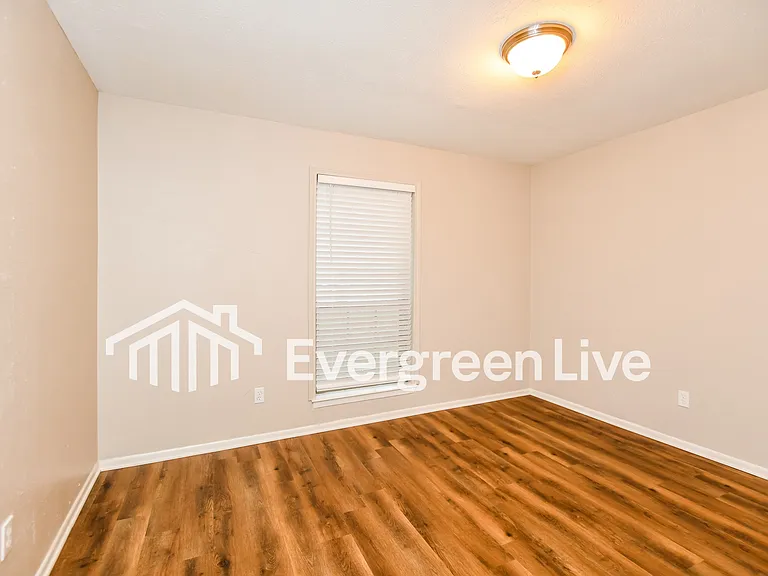 803 Catherine Ln — Photo 12