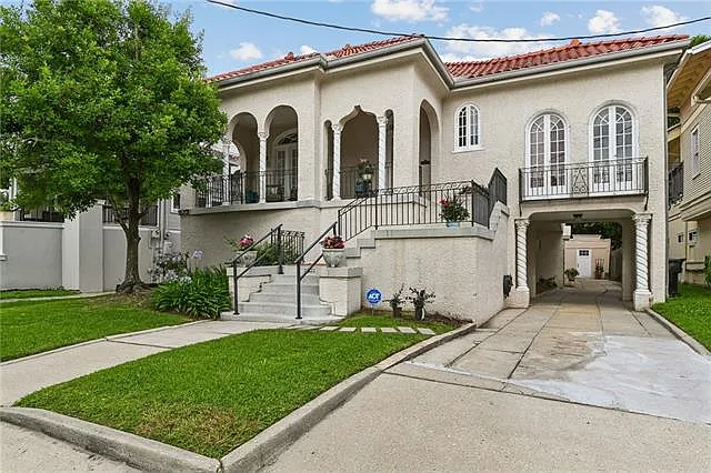 2520 Jefferson Ave — Photo 2