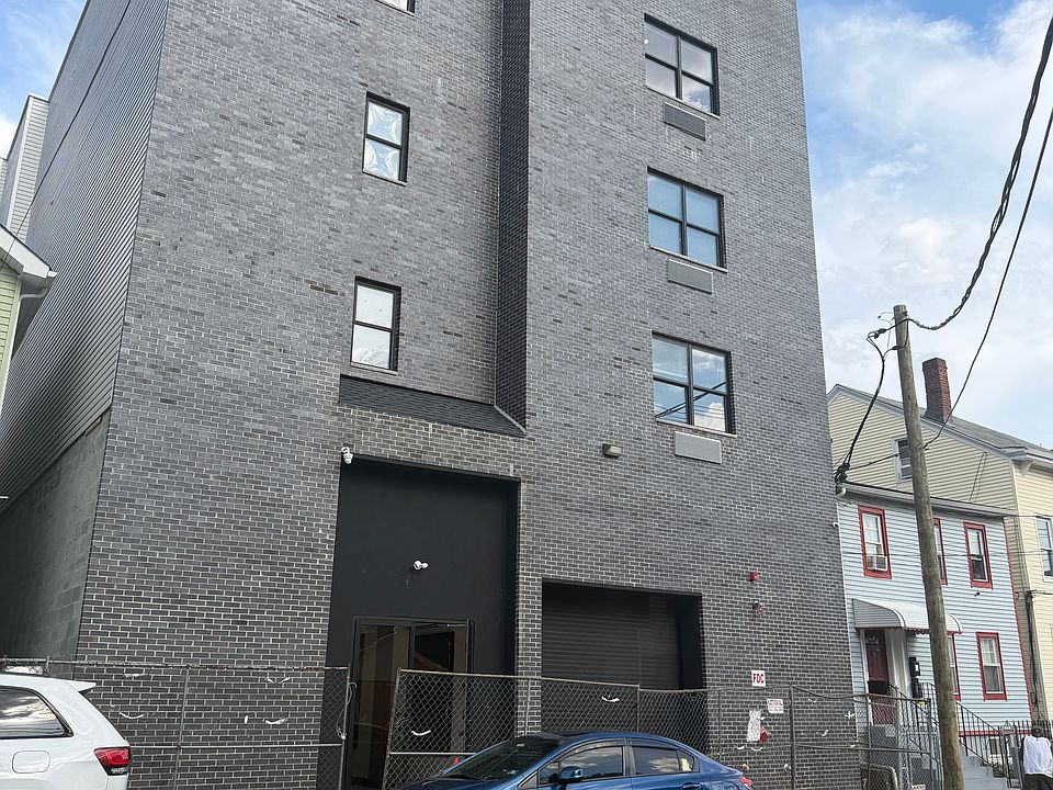 1st image of 445 Summer St #4