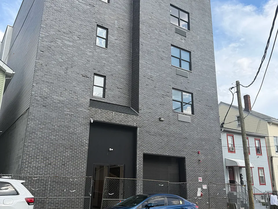 445-447 Summer St #1