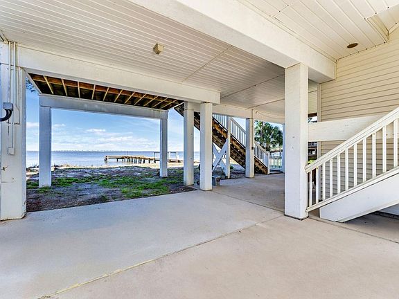 3rd image of 327 Cook St