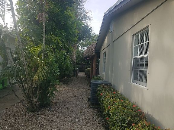 3rd image of 1964 Circle Dr