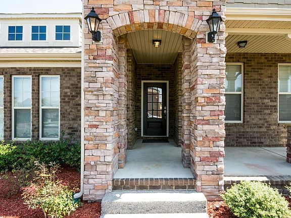 2nd image of 237 Blackthorn Dr