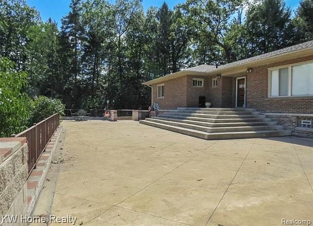 1st image of 1130 Elmwood Dr
