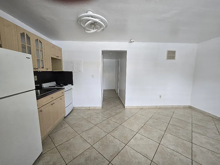 345 Michigan Ave #24 — Photo 8