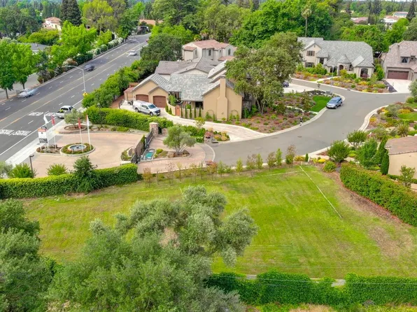 1360 Pars Oak Ln, Carmichael, CA 95608