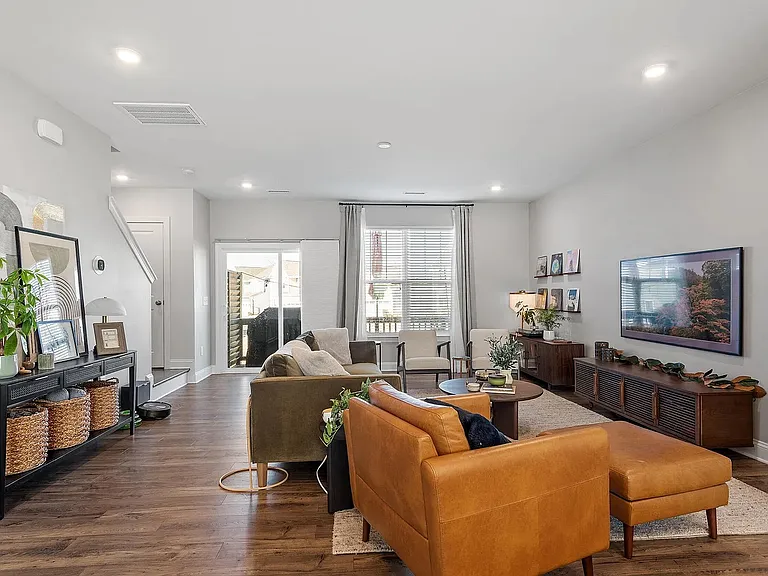1014 Falling Rock Pl — Photo 7