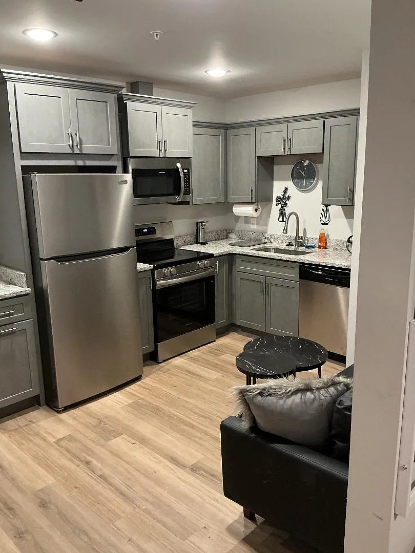 733 W 52nd St - Studio Unit A-2 — Photo 2