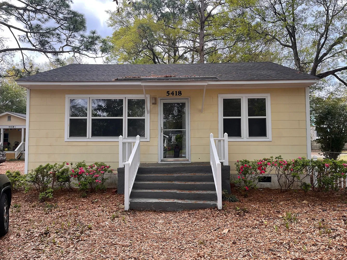 Newly Painted Single Family Home located in the Midtown — Photo 1