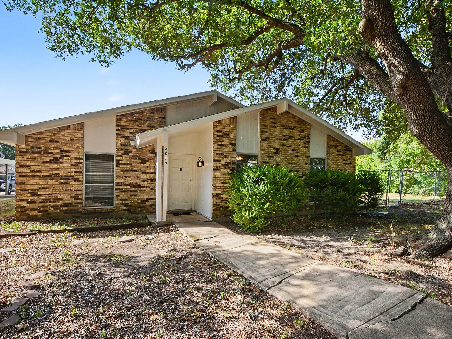 4 bed, 1734 sqft, $2,000 — Photo 3