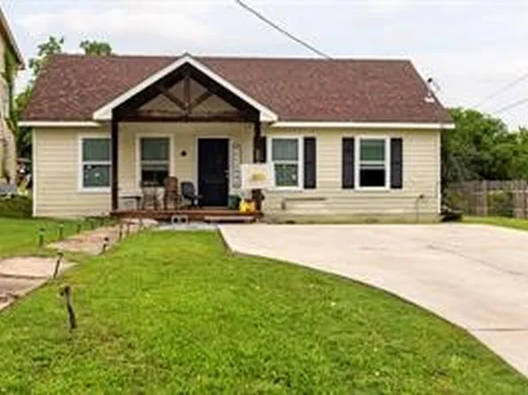 807 E 3rd St, Taylor, TX 76574