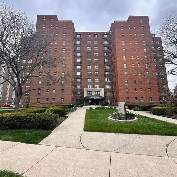 11720 Edgewater Dr #908 — Photo 1