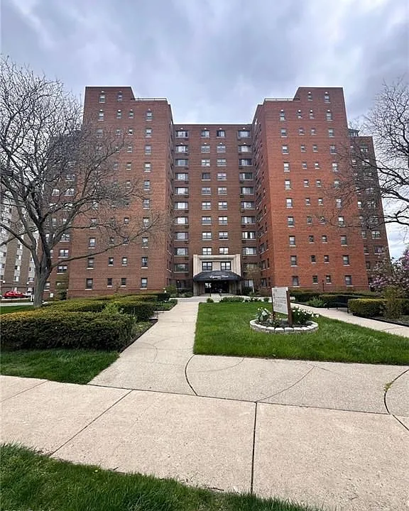 11720 Edgewater Dr #908