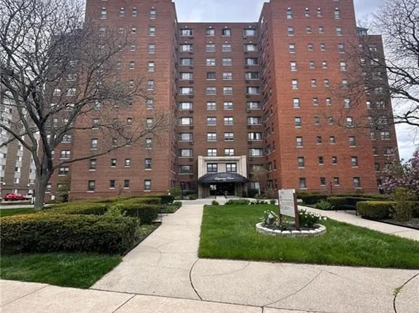 11720 Edgewater Dr APT 908, Lakewood, OH 44107