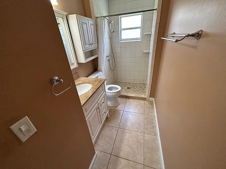 10816 Waterford Ct — Photo 23
