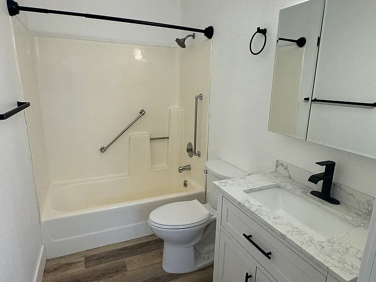 17 SW 2nd Ave #202 — Photo 7