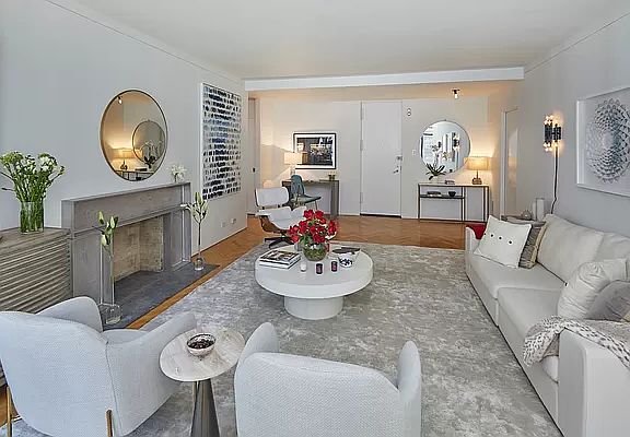 2nd image of 17 W 54th St APT 7D