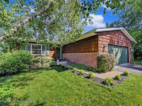 136 Edgewood Dr W, South Abington Township, PA 18411
