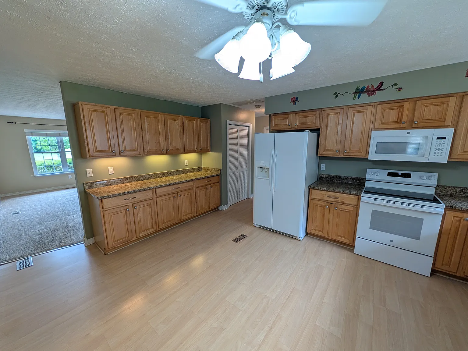 3 bed, 1475 sqft, $2,590 — Photo 3