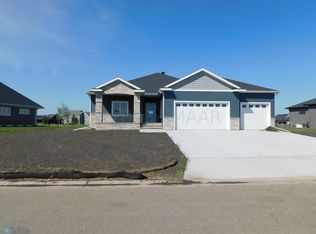 308 Trent Jones Dr, Horace, ND 58047