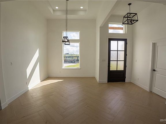 4th image of 29022 Reynolds Dr