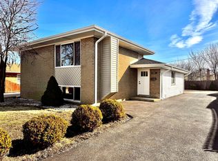 16465 Terry Ln, Oak Forest, IL 60452