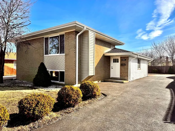 16465 Terry Ln, Oak Forest, IL 60452